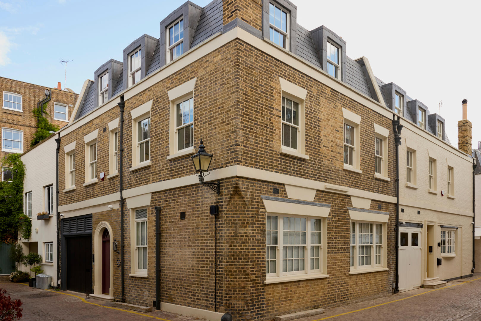 Queen's Gate Mews II - Image 2